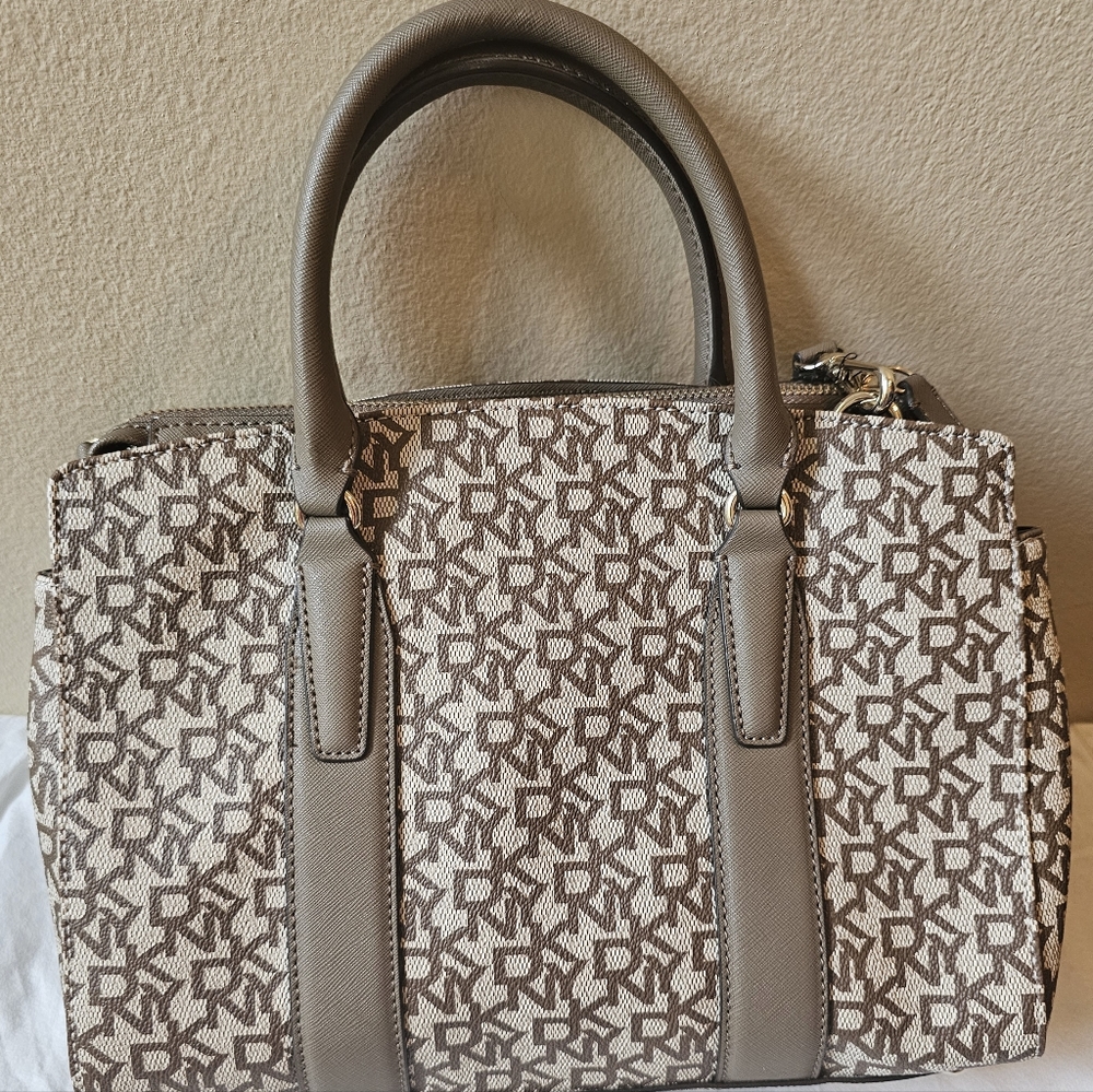 DKNY crossbody bag - Picture 3 of 9